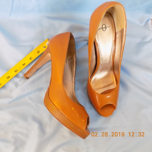 Dark Tan Pumps made by Joey - Picture 3 of 7
